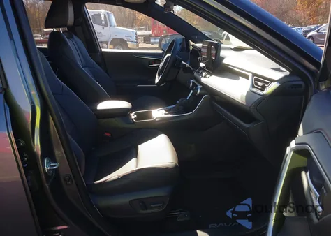 2025 Toyota Rav4 Plug-In Hybrid Xse z USA, uszkodzony, nr VIN JTMFB3FV7SD277216